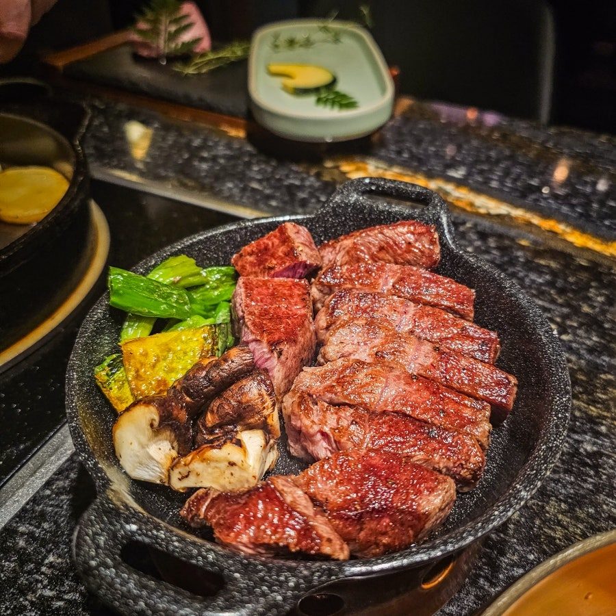강남역 소고기 맛집, 프라이빗 룸에서 즐기는 1++ 한우 청담등심 강남역점