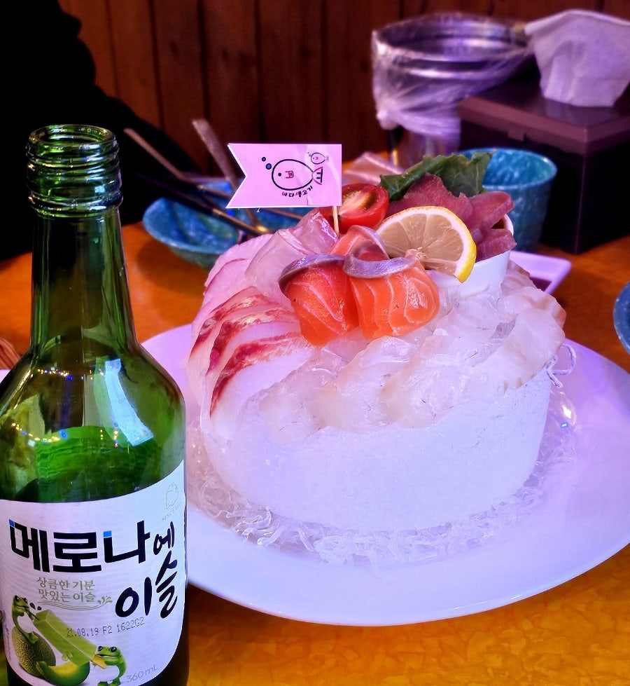 홍대 바다생고기, 회 케이크 먹어봤니? 레트로 횟집에서 메로나에 이슬