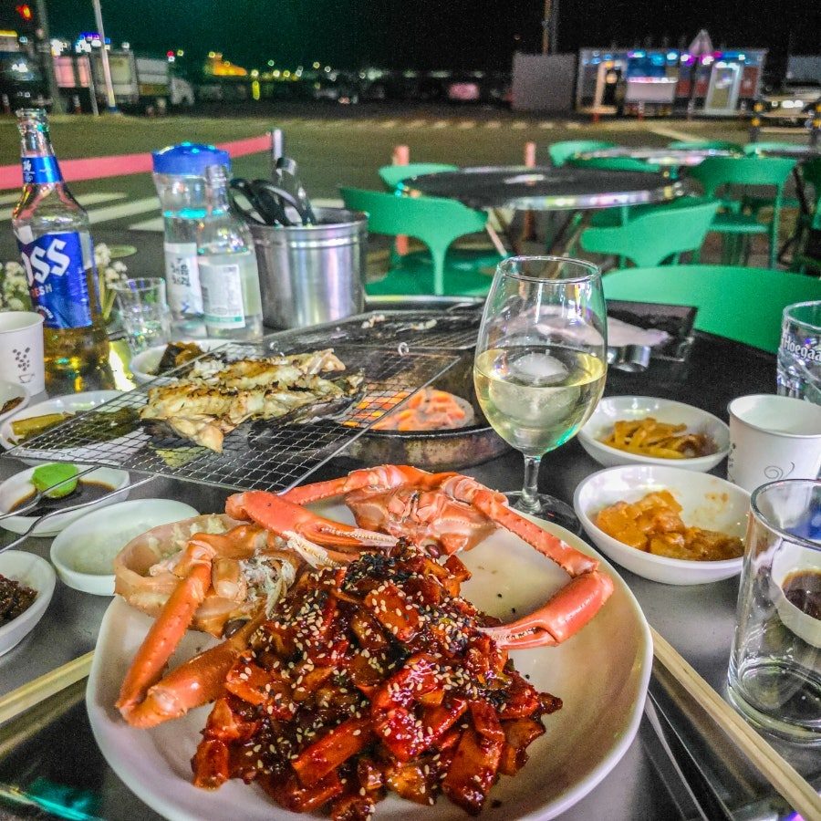 속초 동명항 포차거리 맛집 부두식당 콜키지프리 야장 홍게무침 생선구이 사진 2