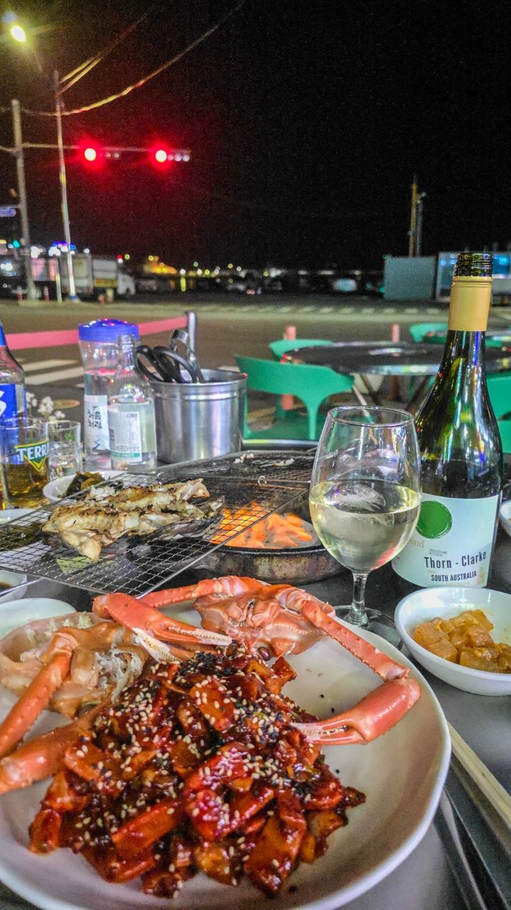 속초 동명항 포차거리 맛집 부두식당 콜키지프리 야장 홍게무침 생선구이 사진 6